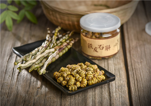 铁皮石斛怎么泡酒？这几类人群最适合吃铁皮石斛