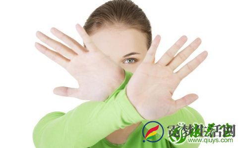 手部发麻怎么办 双手发麻怎么办 手部发麻的原因