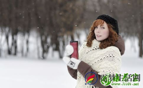 手脚冰凉怎么办 手脚冰凉如何按摩 手脚冰凉吃什么好