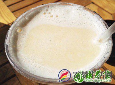 在饮食方面多喝牛奶