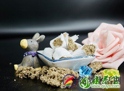 一般经过一个小时左右的全身艾熏后,因为艾灸的温热使血液循环加快 一般经过一个小时左右的全身艾熏后,因为艾灸的温热使血液循环加快