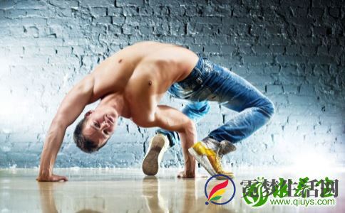 男人练瑜伽好吗 男人练瑜伽有什么好处 男人怎么练瑜伽好