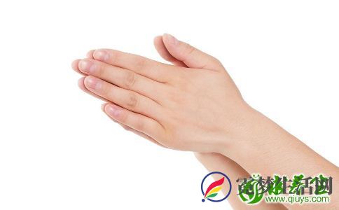 手部发麻怎么办 双手发麻怎么办 手部发麻的原因