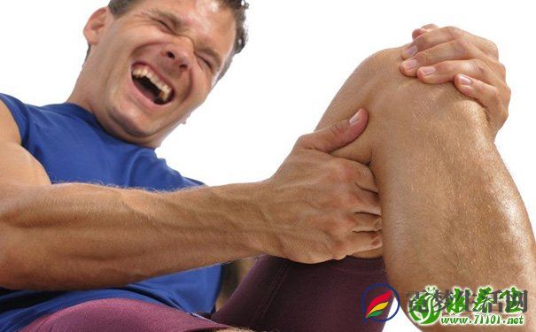 膝盖疼可以拔火罐吗？膝盖疼拔罐拔哪里位置？