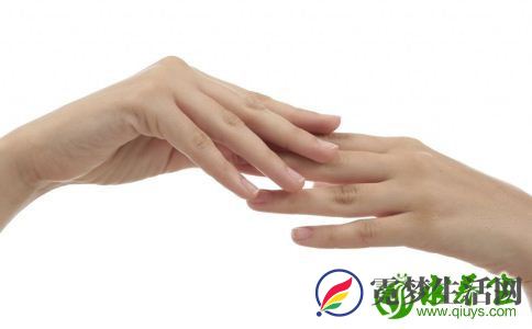 手部发麻怎么办 双手发麻怎么办 手部发麻的原因