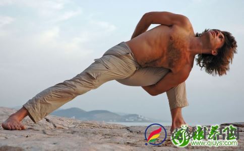 男人练瑜伽好吗 男人练瑜伽有什么好处 男人怎么练瑜伽好