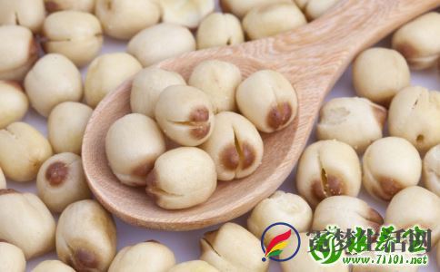 夏季可以吃点莲子 能够帮助我们清心除热
