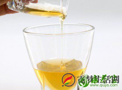 蜂蜜中有生殖腺内分泌素，这种物质有着明显的活跃性腺的生物活性