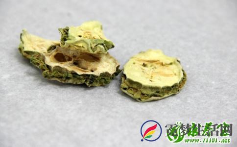 苦瓜片泡水喝好吗 苦瓜片泡水喝有什么功效 哪些人不能吃苦瓜