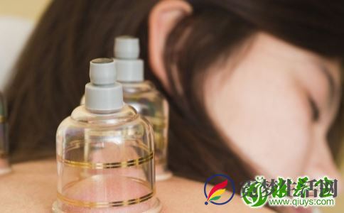 艾灸和拔罐可以同时做吗 艾灸的好处 拔罐的好处