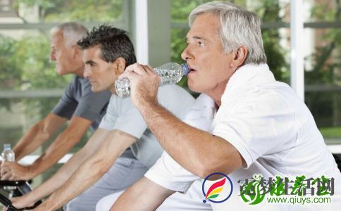 男人该怎么锻炼胸肌 胸肌该怎么锻炼 男人怎么才能锻炼出胸肌