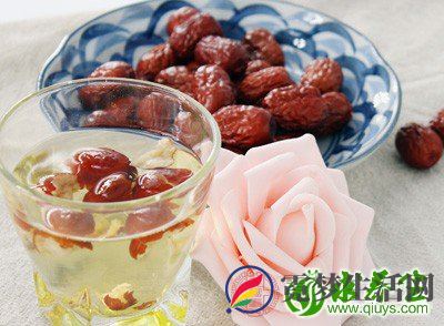 男人大枣泡水喝的功效 大枣泡水有这3大好处