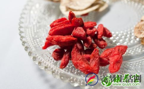 吃枸杞好吗 男人吃枸杞有什么好处 枸杞的功效有哪些