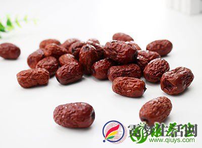 红枣葱白茶种含有大量的认同所缺的营养物质,食用此方有效安神,具有镇定情绪的作用 红枣葱白茶种含有大量的认同所缺的营养物质,食用此方有效安神,具有镇定情绪的作用
