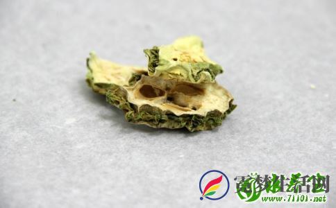苦瓜片泡水喝好吗 苦瓜片泡水喝有什么功效 哪些人不能吃苦瓜