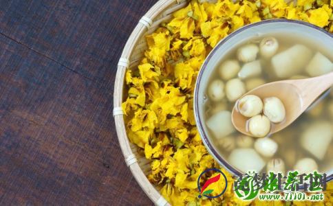 莲子的功效有哪些 吃莲子有什么好处 莲子要怎么吃好