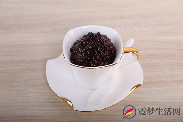 黑米粥的功效与作用 黑米粥对身体的好处(图1)