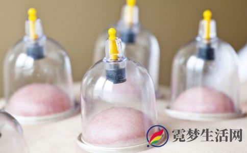 拔火罐要注意什么 拔火罐出现罐印怎么回事 拔火罐的好处